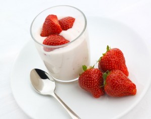 271285-strawberries-yogurt
