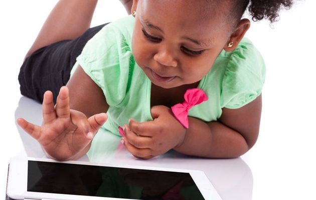 toddler+on+tablet
